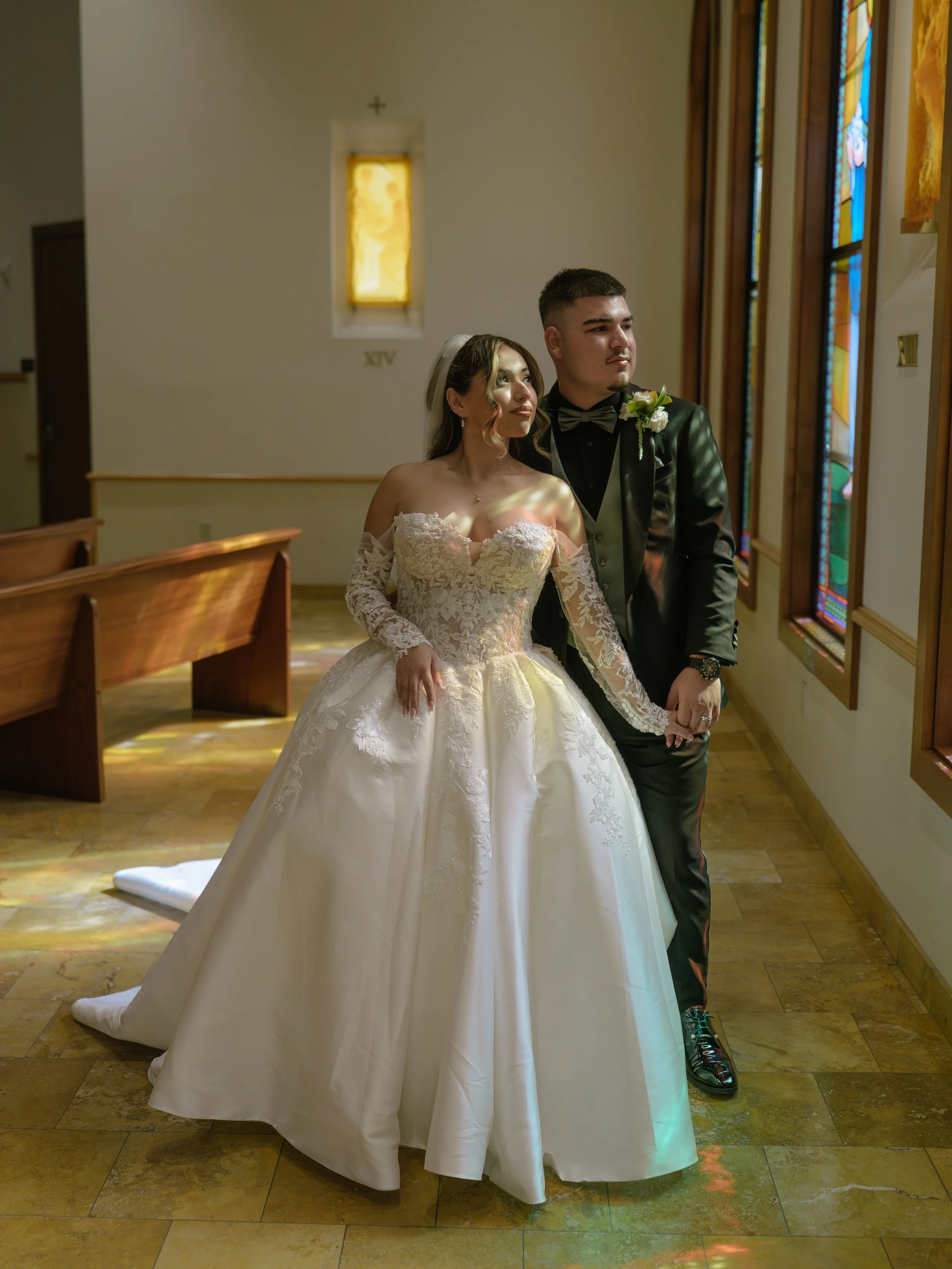 A love story lit by stained glass &amp; forever promises 🤍✨ From the intimate &ldquo;I do&rsquo;s&rdquo; to the celebration after&hellip;these two made every moment feel unforgettable 🥹💍

Venue: @greengablesweddings
Photographer: @k.breslinphotogr