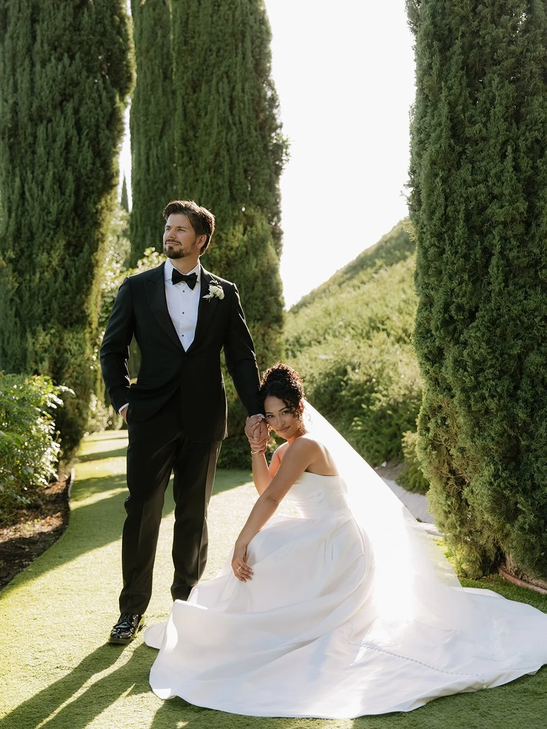 Effortless elegance, endless love 🤍
 &thinsp;
✨Vendors✨&thinsp;
Venue | @falknerwinery_weddings &thinsp;
Planner | @whitney_everlyandco &thinsp;
Photographer | @kanoaphotography &thinsp;
Content Creation | @thesocialclub.xx &thinsp;
Florist | @tre_f