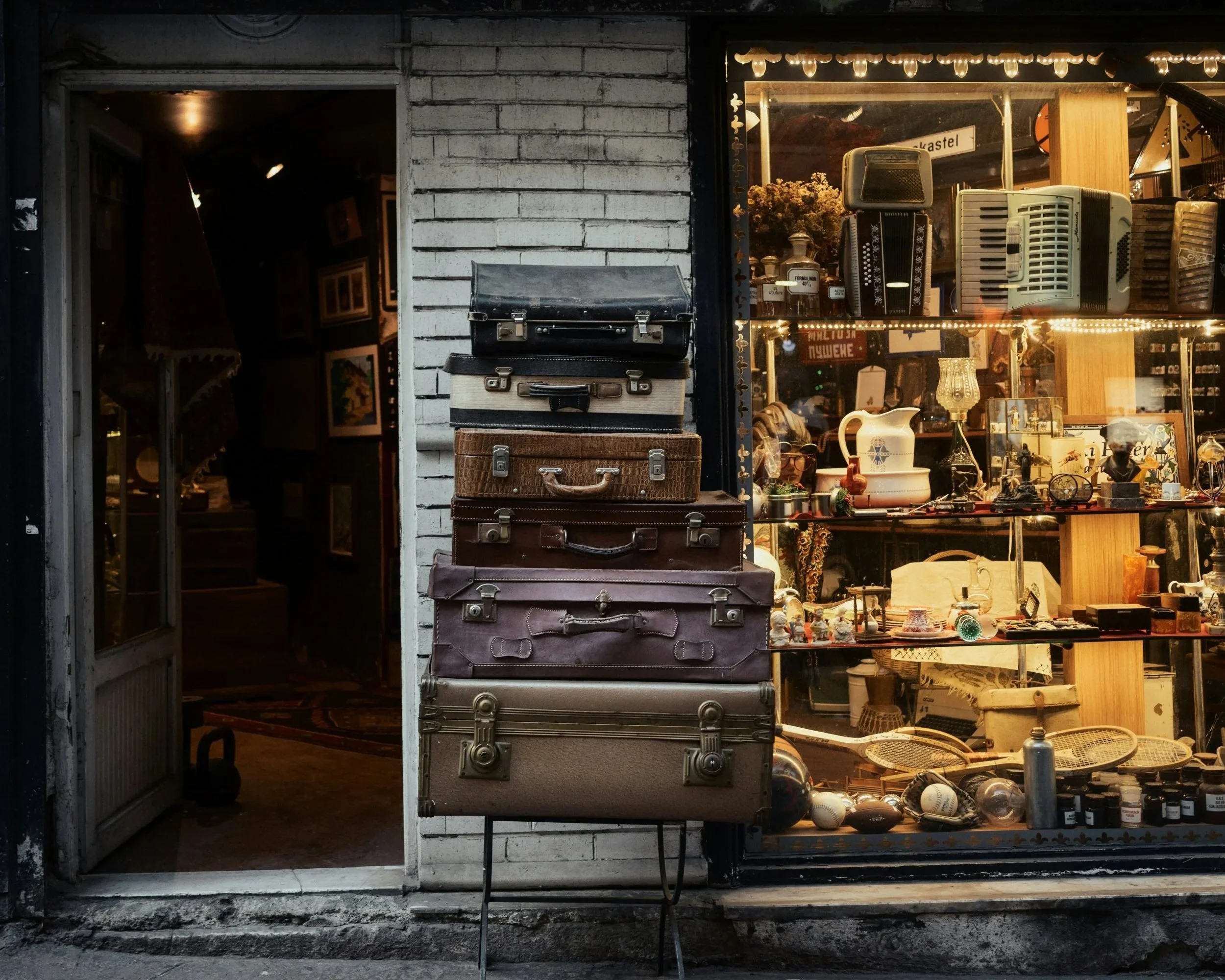 How to Plan a Vintage Shopping Vacation