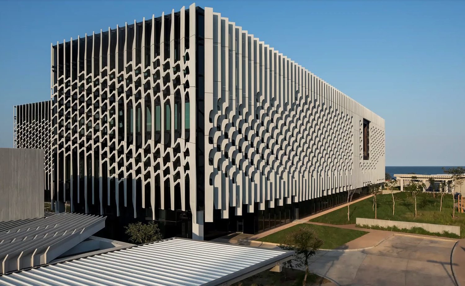 Designing_for_Resilience__the_new_U_S__Embassy_in_Mozambique___Allied_Works-6.jpg
