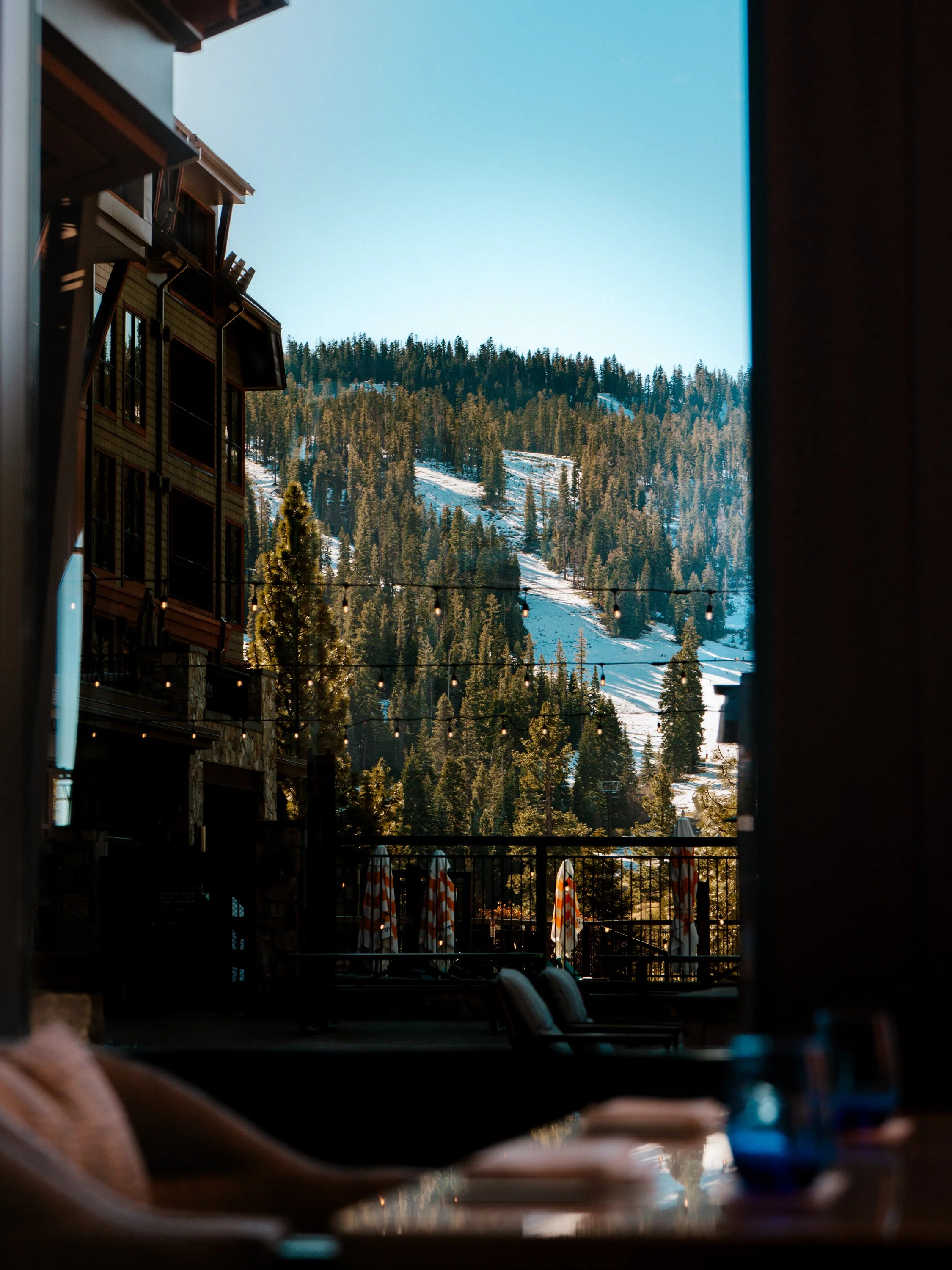 RitzCarltonLakeTahoe-ChristmasDecor_RoamhCreative_MariahHarkey-20251214-10.jpg
