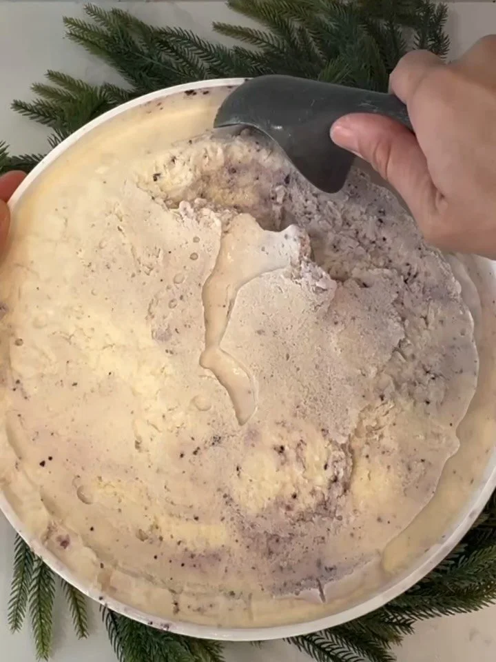 We just put out some freshly made flavors :

🫐🍰 Blueberry Cheesecake 
🌱🍫 Mint Chocolate Chips
🍏🥧 Dutch Apple Pie
#smallbatchicecream 
#gourmeticecream #hammondsicecream #icecream