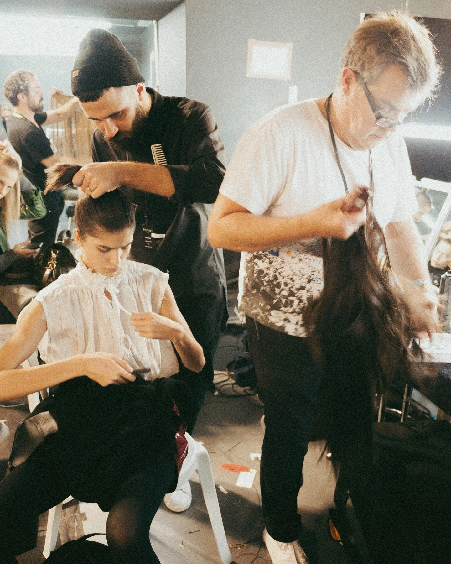 Behind the scenes. 
📸 @littletemple.beauty