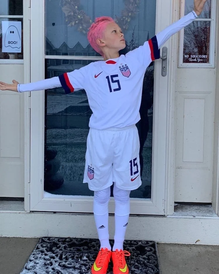 La importancia de tener figuras femeninas en el imaginario colectivo. &iquest;Habr&iacute;an pensando a un ni&ntilde;o caracterizado de una mujer futbolista? Sigamos compartiendo el trabajo de morras y ense&ntilde;ando a nuestros hijxs la importancia