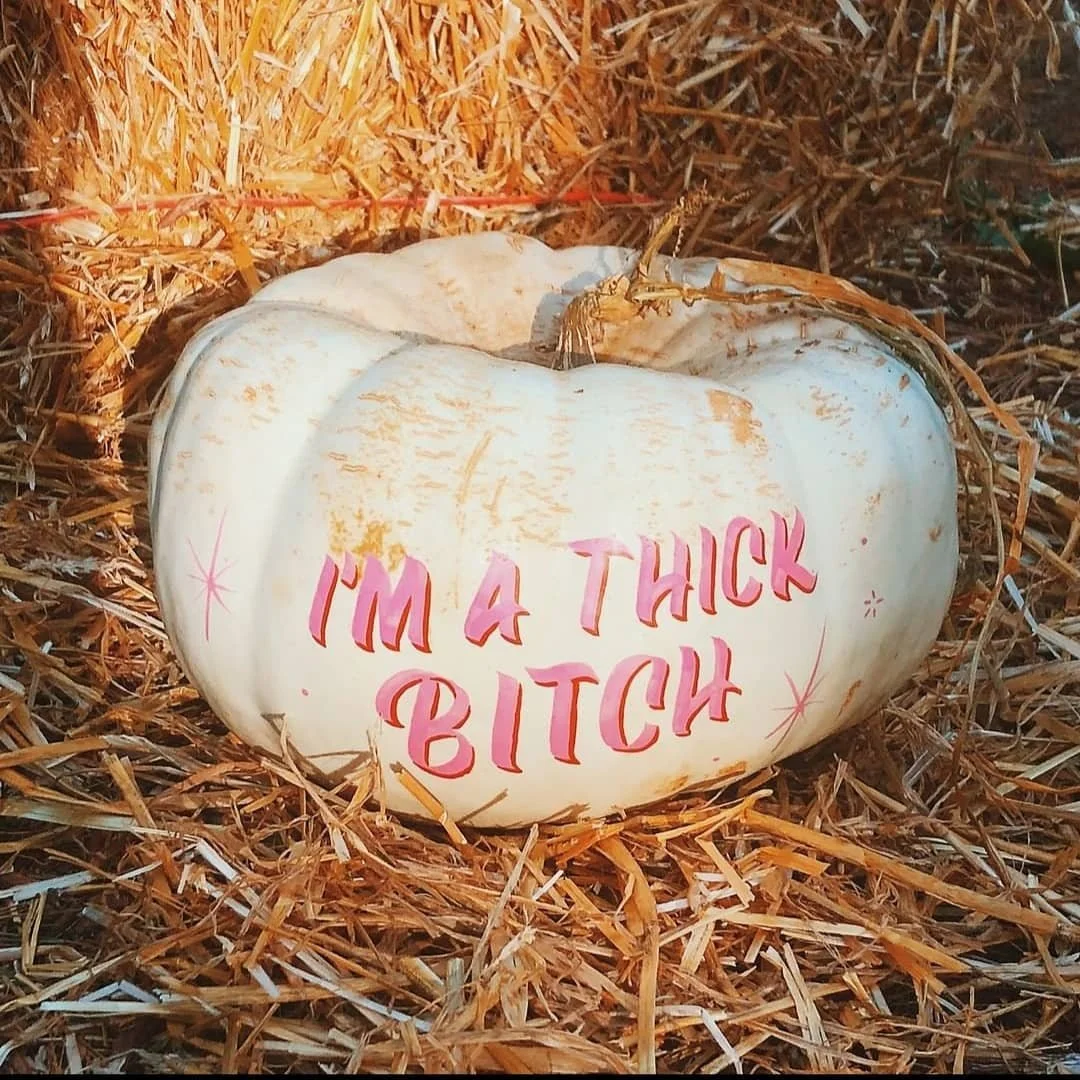 Oh s&iacute; s&iacute; 🔥 felices brujas 💋
.
.
.
.
.
Arte 🎨: @moniqueaimee
.
.
.
 #streetstyle
#wecandoit&nbsp;#girlpower #coolture&nbsp;#newarrivals&nbsp;#segundamano #secondhand #vintage #vintagelovers #eco #ecofashion&nbsp;#consciousfashion&nbsp