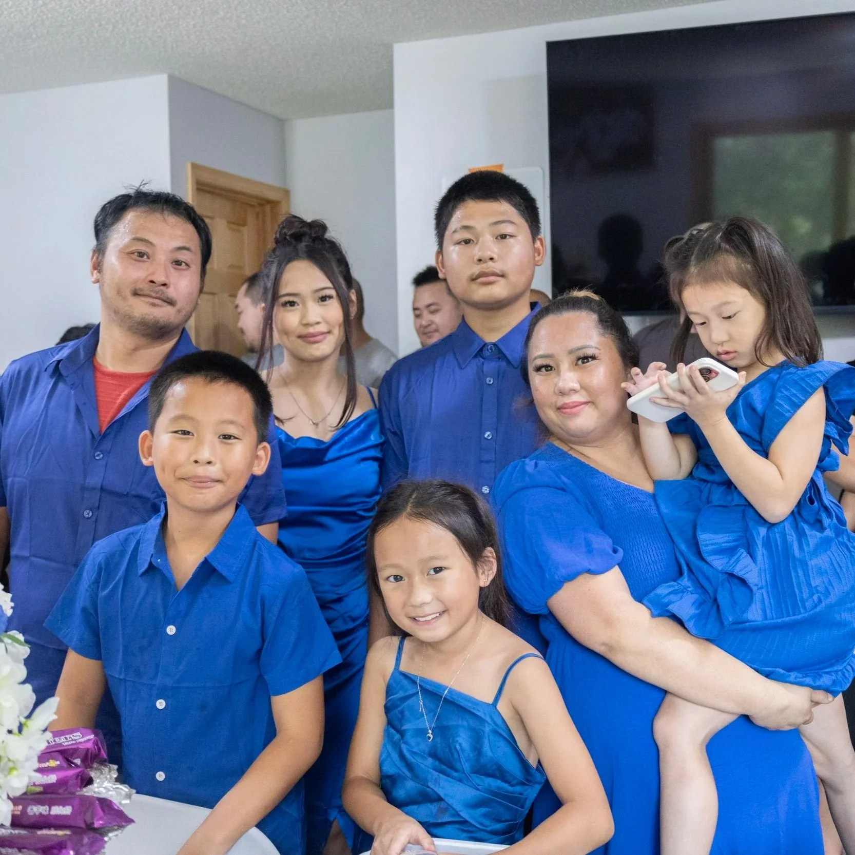 Nou & Sher's Tis Npe Laus & Family Hu Plig
