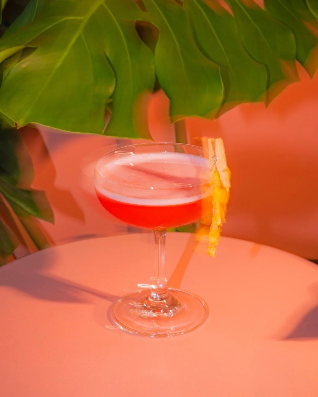 The sun may set, but the vibe is always bright. 

Meet the Surf Pop: a wave of pineapple, strawberry, and lime. The perfect non-alcoholic move for the driver, the dreamer, or anyone riding a pure buzz.