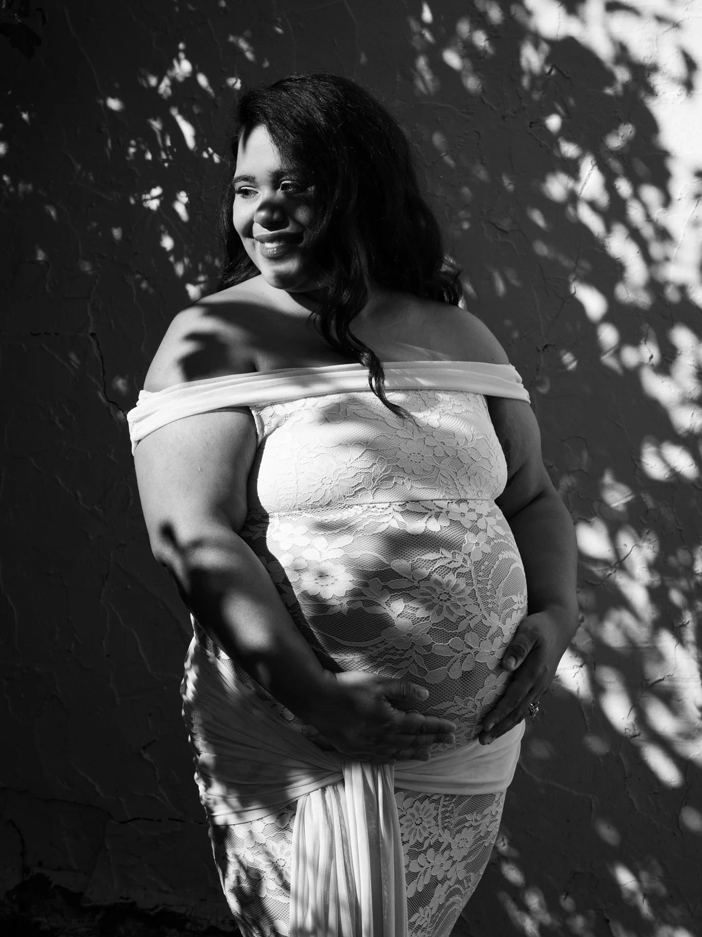 Third time around, and the glow is still just as magical ✨ Baby girl #3, we can&rsquo;t wait to meet you. 

📸: @makingitreelsocials 

#maternityphotoshoot #maternityshootideas #maternitysession #mommy #mamacita #maternitypictures