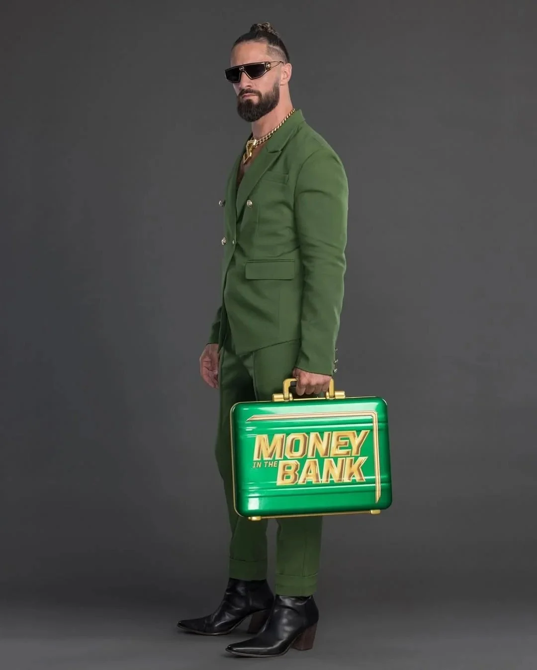 seth-rollins-money-in-the-bank-photoshoot-v0-92kngtq3b68f1.jpeg