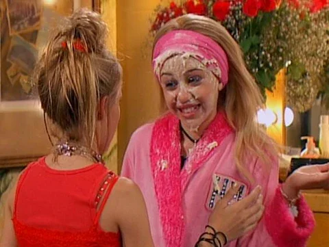 when_miley_tells_lily_she_s_hannah_montana_480x480.webp