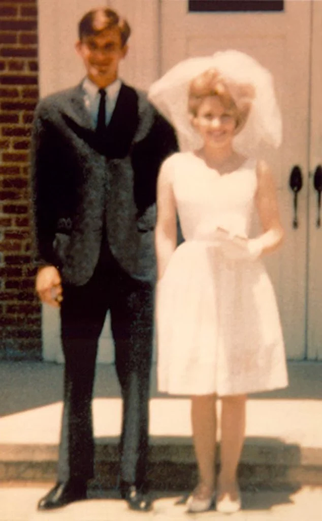 rs_634x1024-240117111401-634.dolly-parton-carl-dean.jpeg