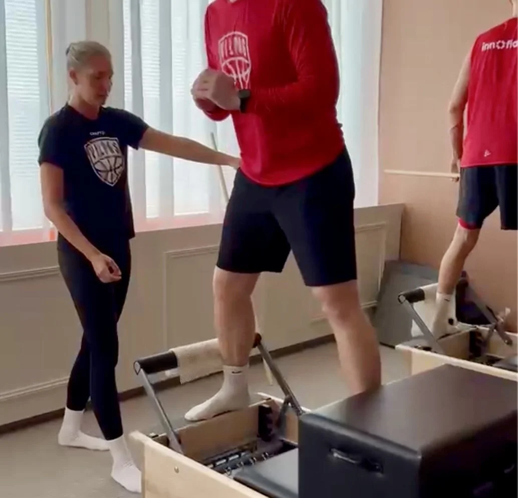 [video] Koripallon puolustava Suomen-mestari Vilpas kesätreeneissä studiolla