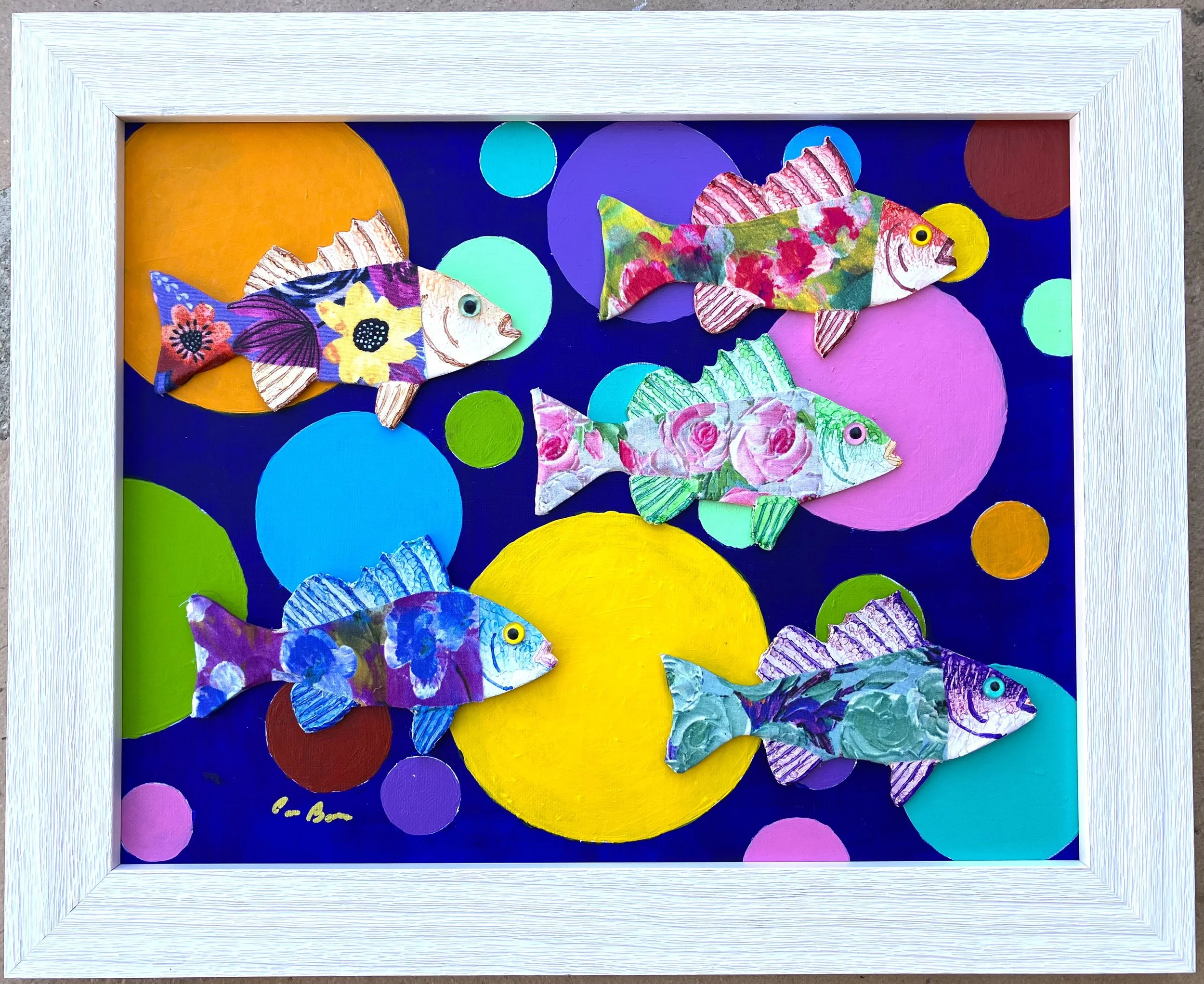 Fish Fashion - White frame