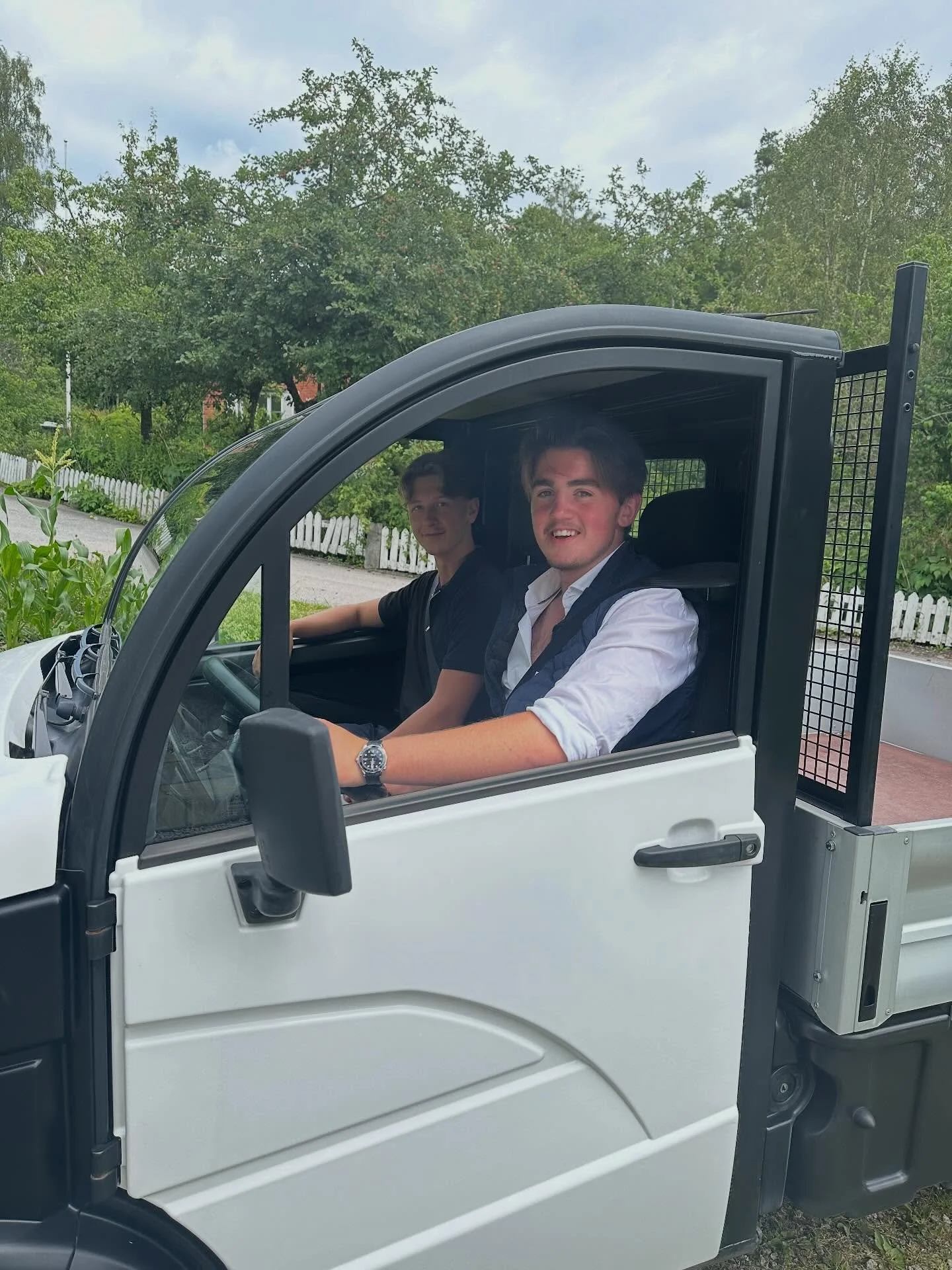 F&ouml;r exakt tv&aring; &aring;r sedan idag satt jag, Ralph, tillsammans med Benjamin och registrerade R&auml;fsar Ralph AB hos Bolagsverket. K&auml;nslan var b&aring;de overklig och &ouml;verv&auml;ldigande. D&aring; var jag 15 &aring;r och Benjami