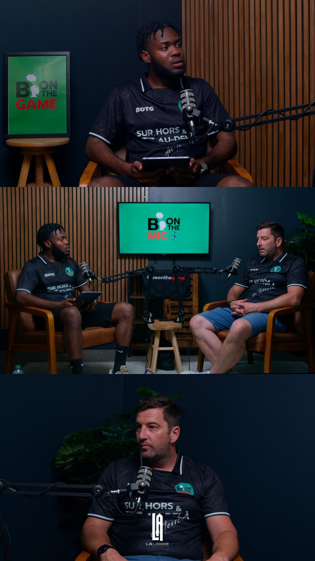 Trois hommes participent à un podcast ou à une interview dans un studio avec des microphones et un écran à l'arrière affichant "BON THE GAME".