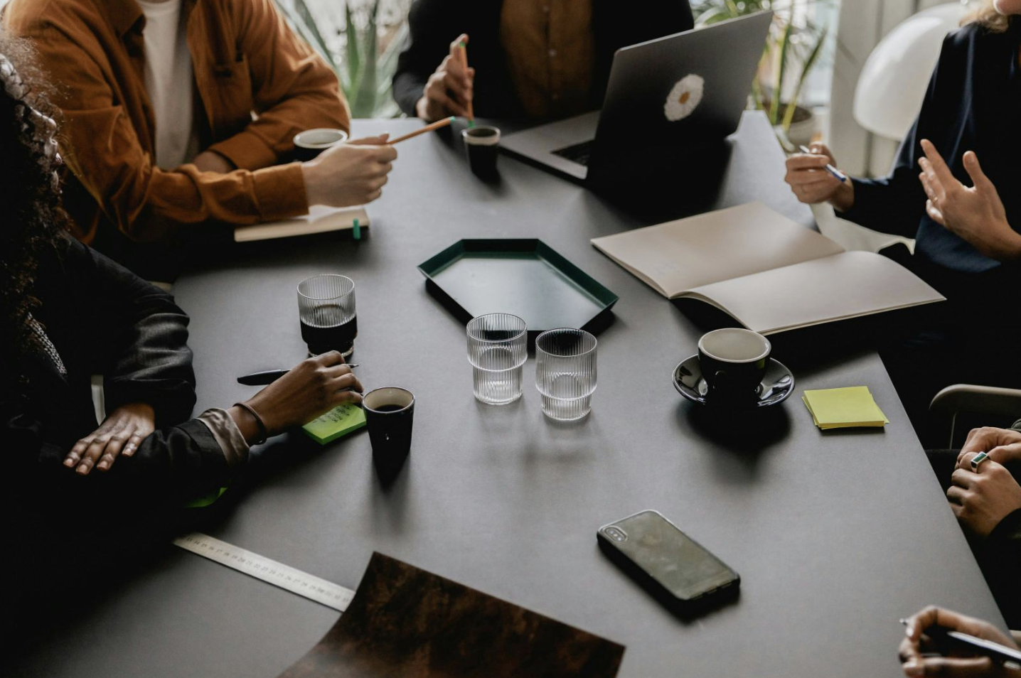 Service de coaching en entreprise ou organisation offrant un suivi sur mesure individuel ou en groupe.