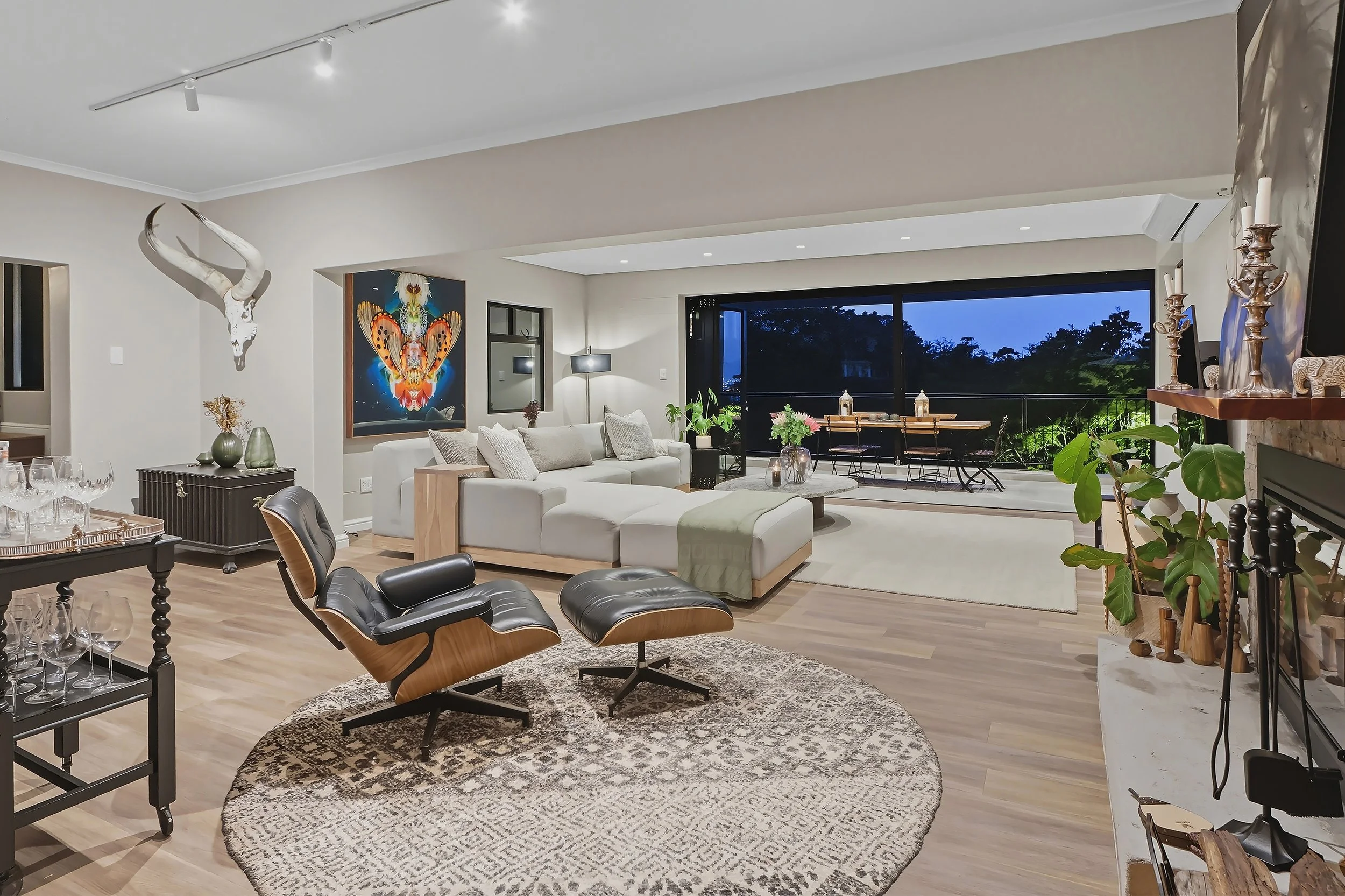 Lounge and outside dining dusk.jpg