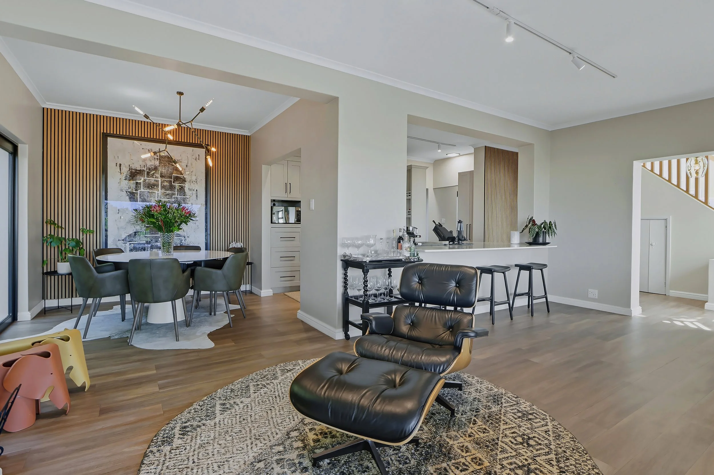 Lounge & Kitchen 2.jpg