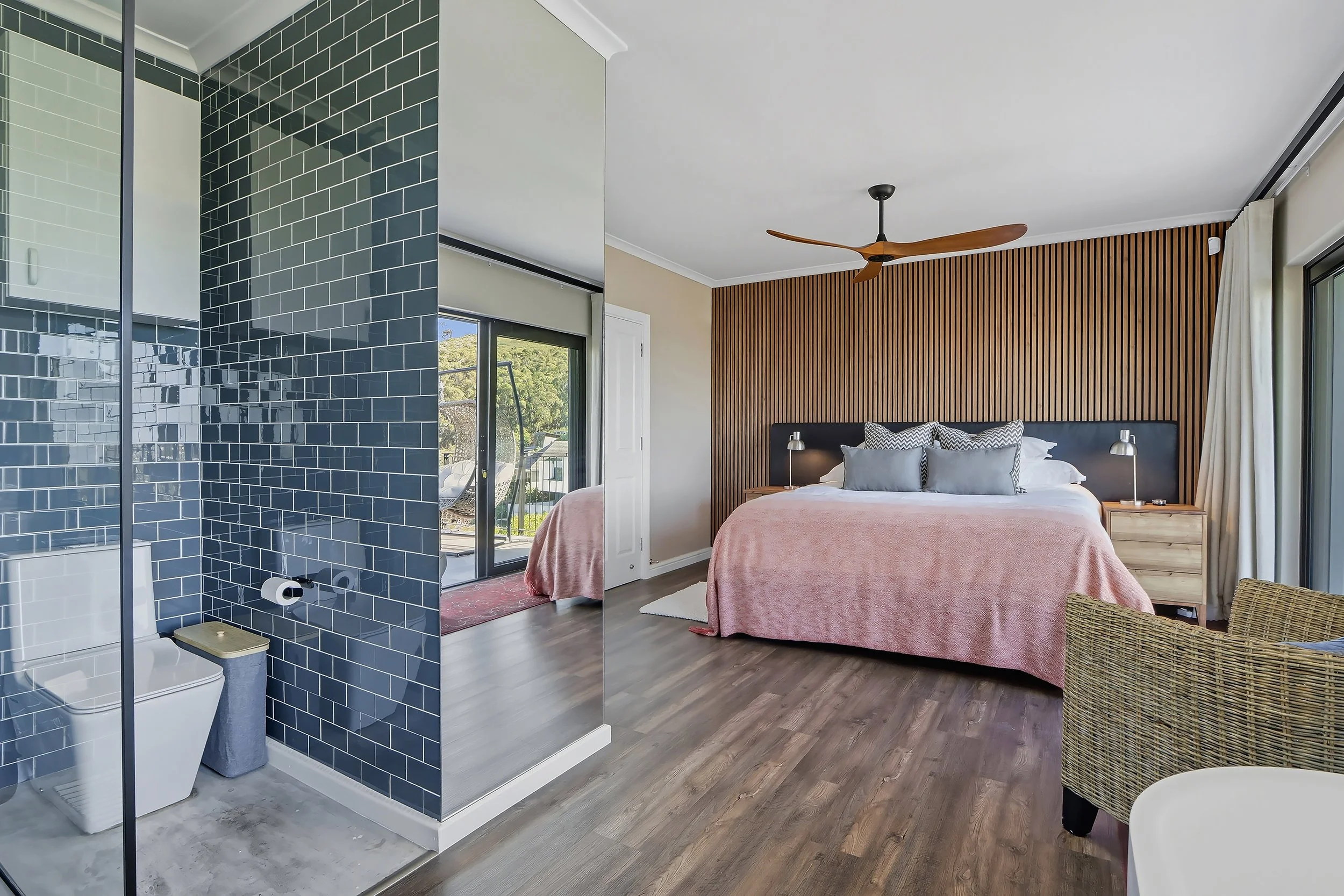 Main bedroom (6).jpg