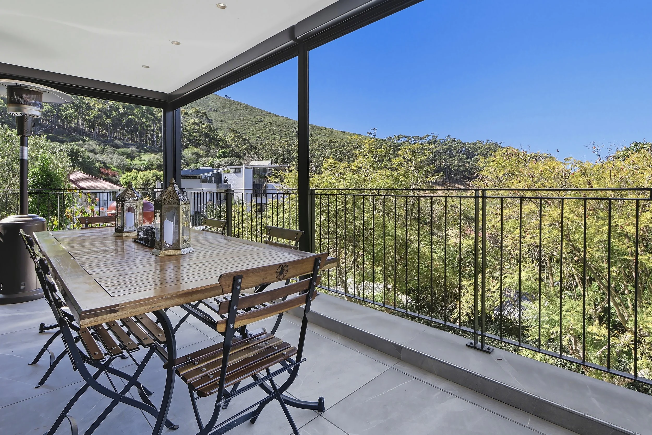 Outdoor dining 2.jpg