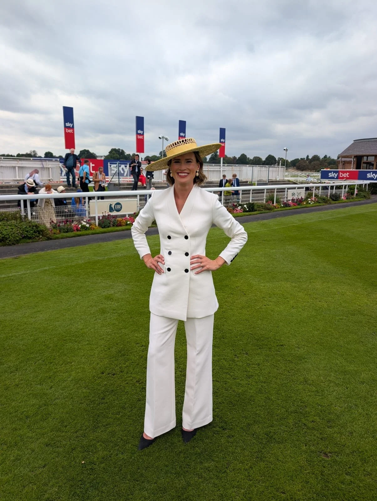 Francesca Cumani looking amazing in a large twisted raffia boater at York