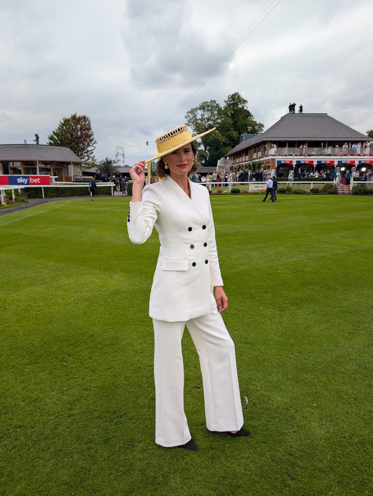 Francesca Cumani looking amazing in a large twisted raffia boater at York