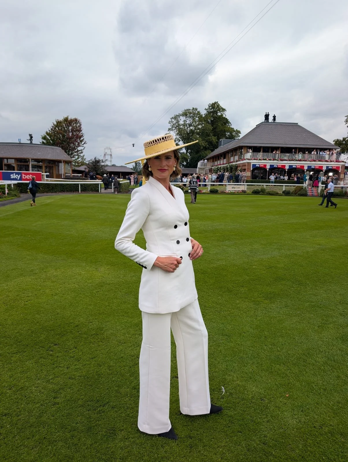Francesca Cumani looking amazing in a large twisted raffia boater at York