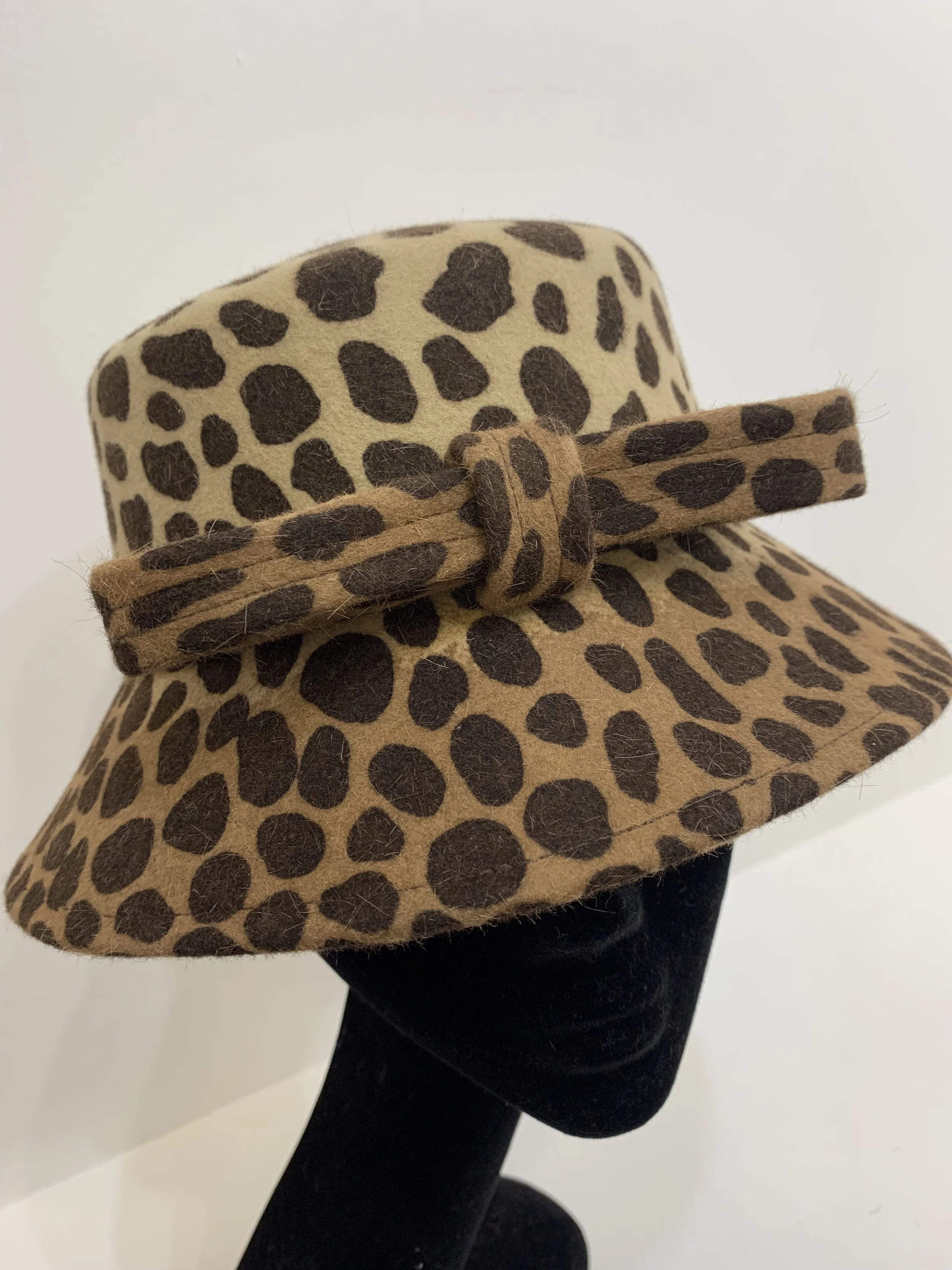 Leopard Print Furfelt Bucket Hat with Bow