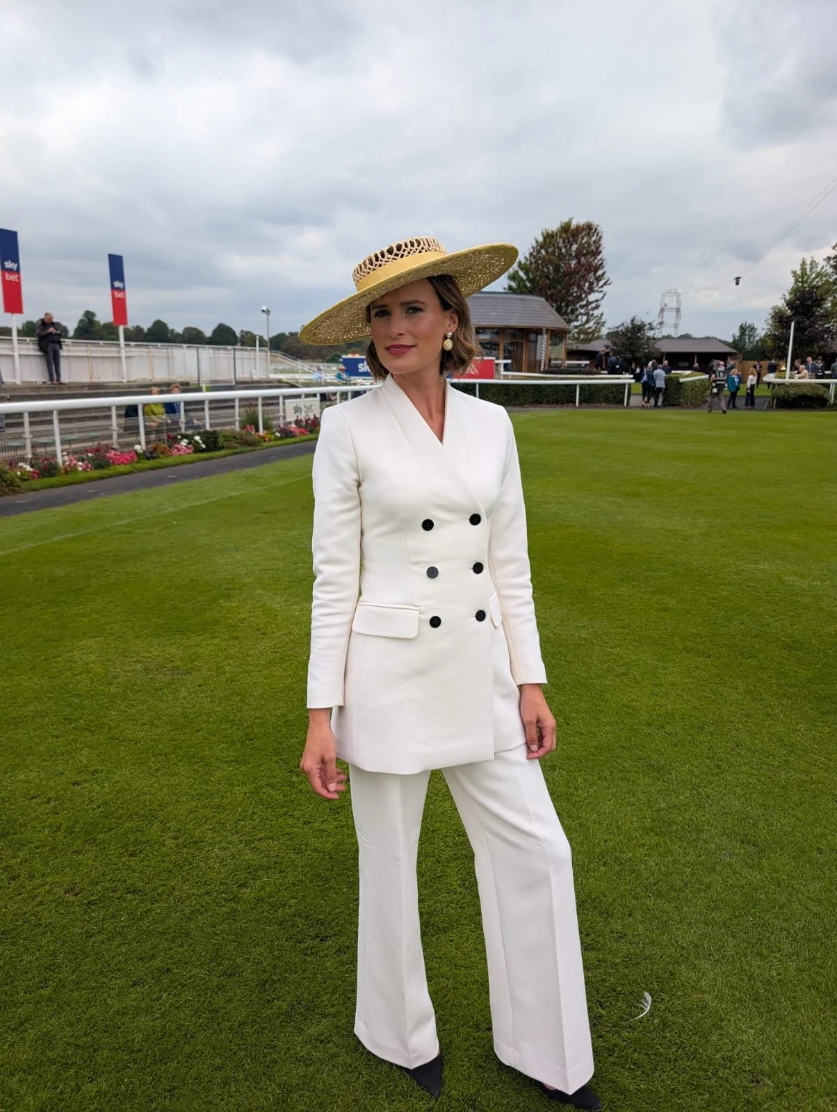 Francesca Cumani looking amazing in a large twisted raffia boater at York