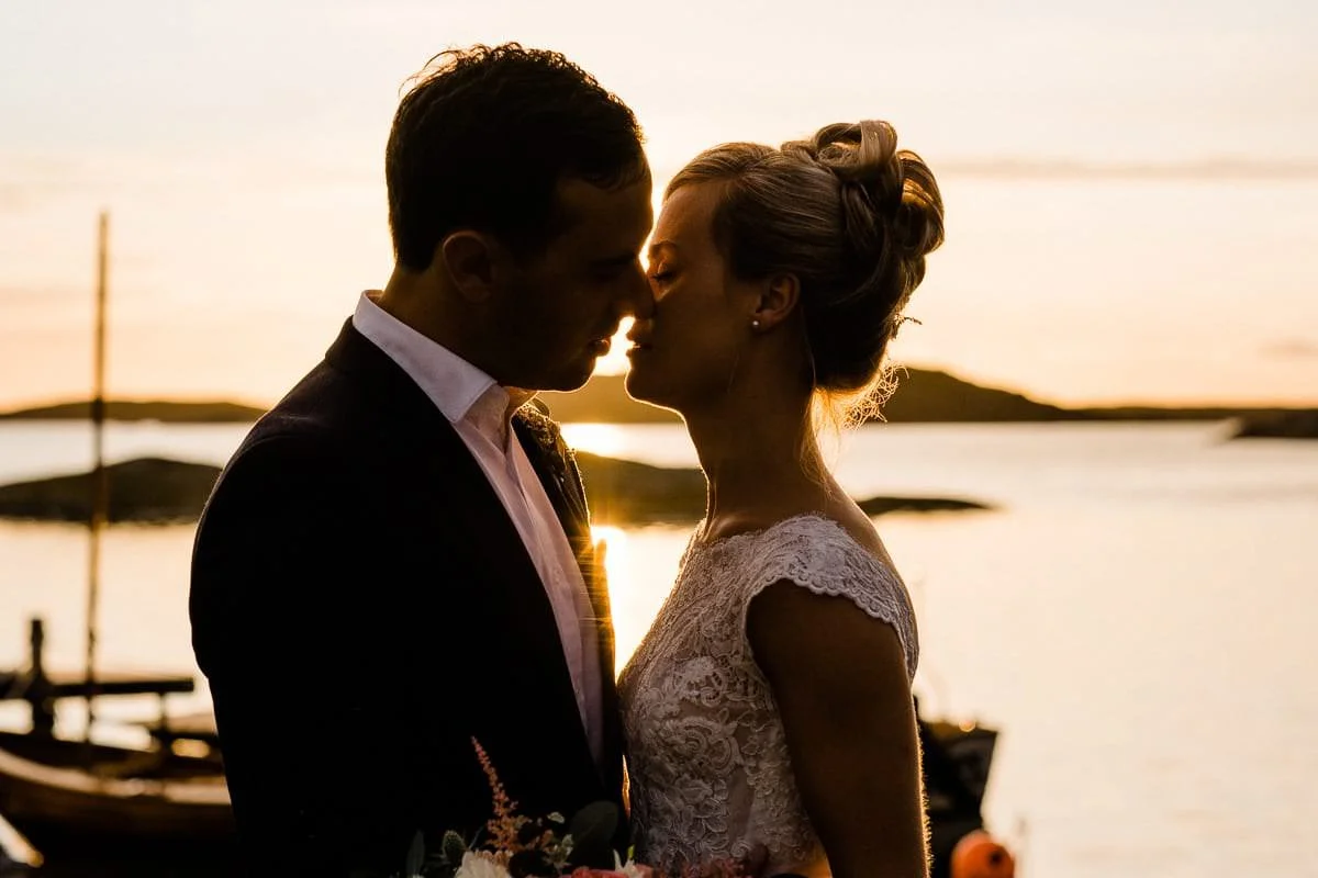 Bröllopsfotograf på Orust – Eva &amp; Daves romantiska bröllop vid Lådfabriken