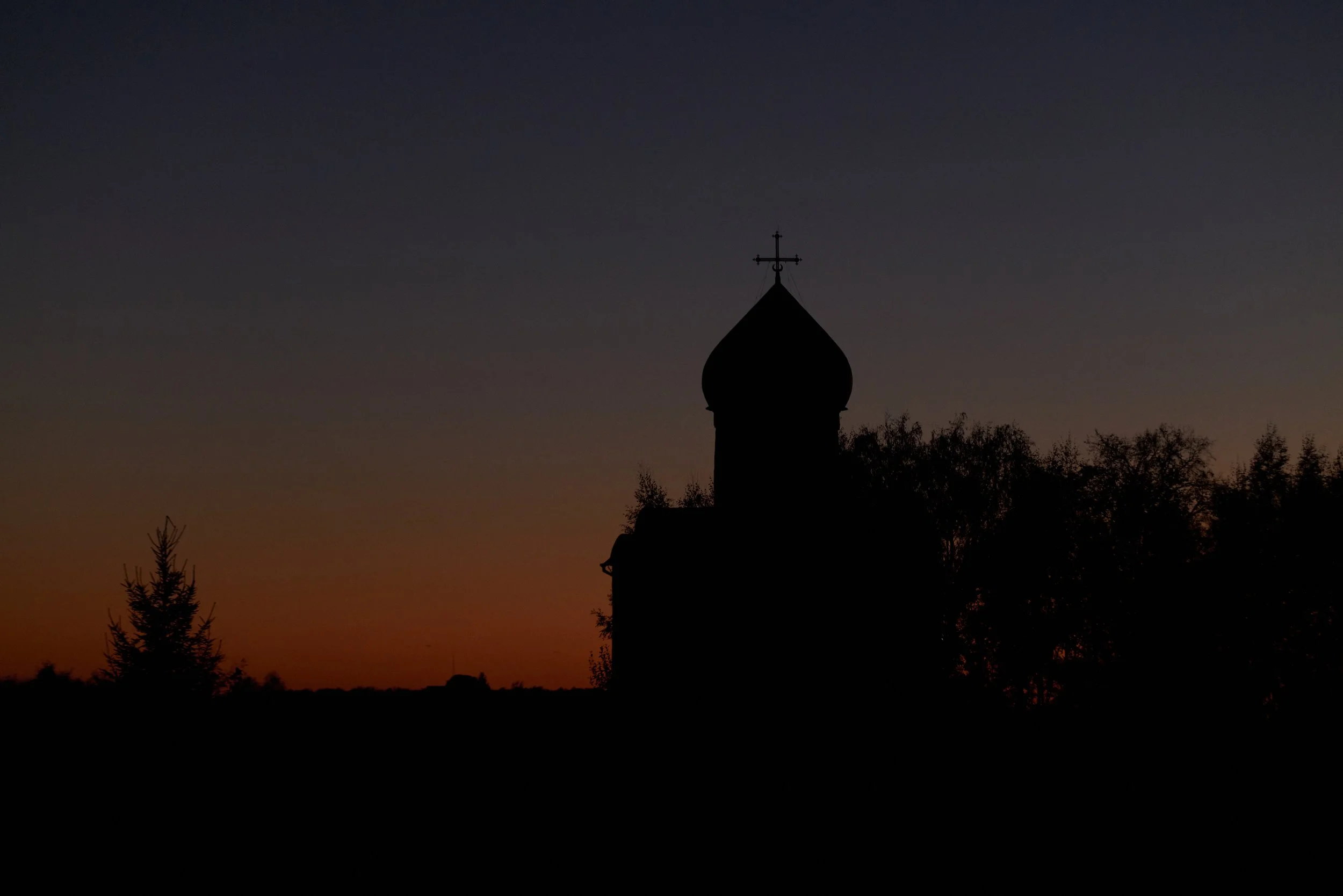 Church_of_the_Transfiguration_of_Our_Saviour_on_Nereditsa.jpg