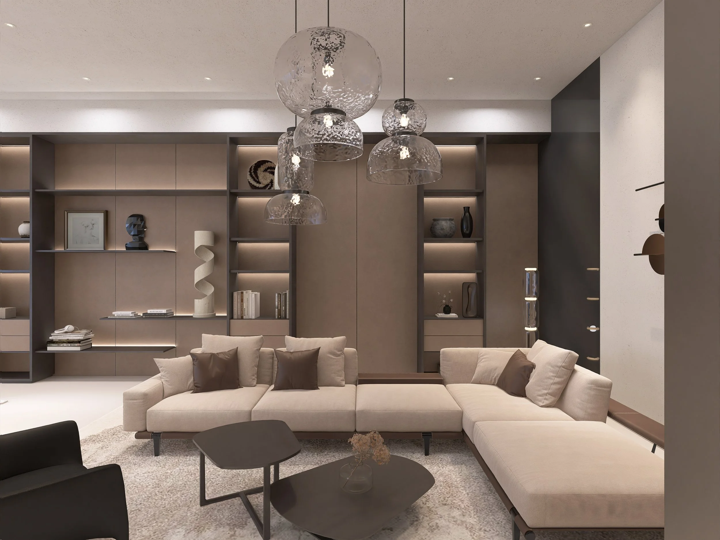 Moderner Wohnzimmerbereich mit weißen Sofa, dunkleren Kissen, schwarzen Beistelltisch und dekorativen Wandregalen mit Vasen, Büchern und Dekorationsobjekten, Hängelampen und Teppich.