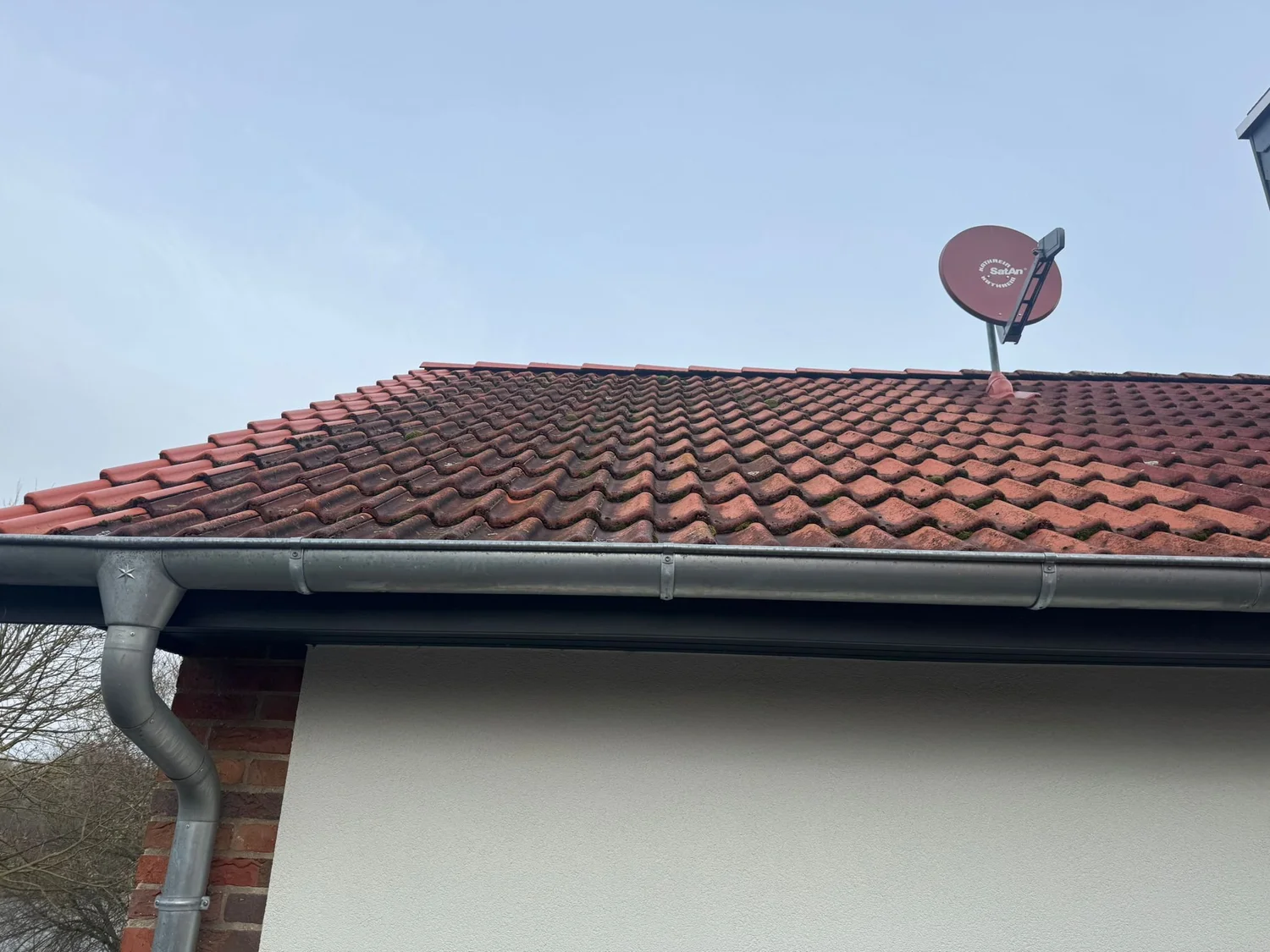 Ziegeldach vor der Montage