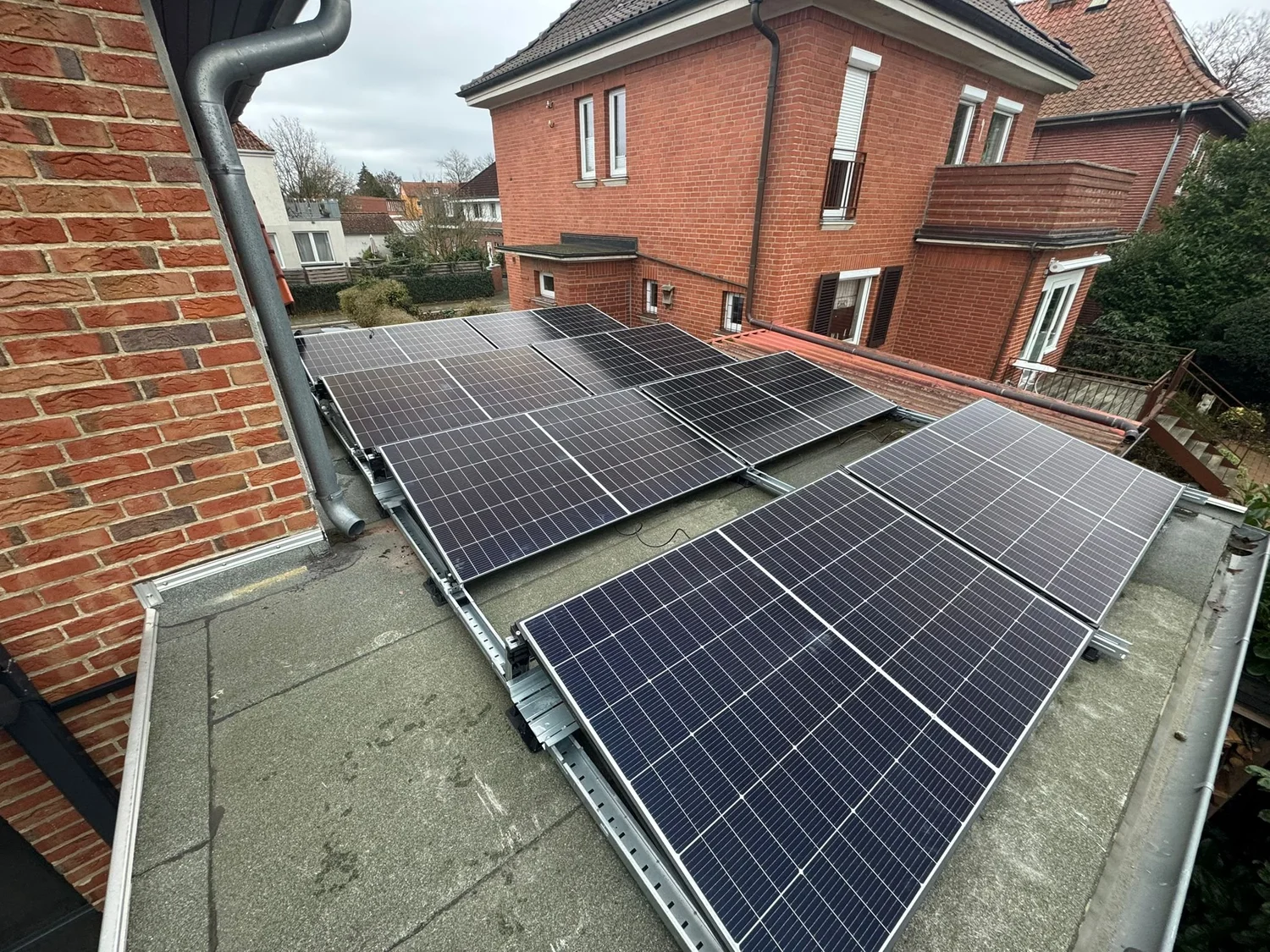 Neue Abdichtung mit PV-Modulen