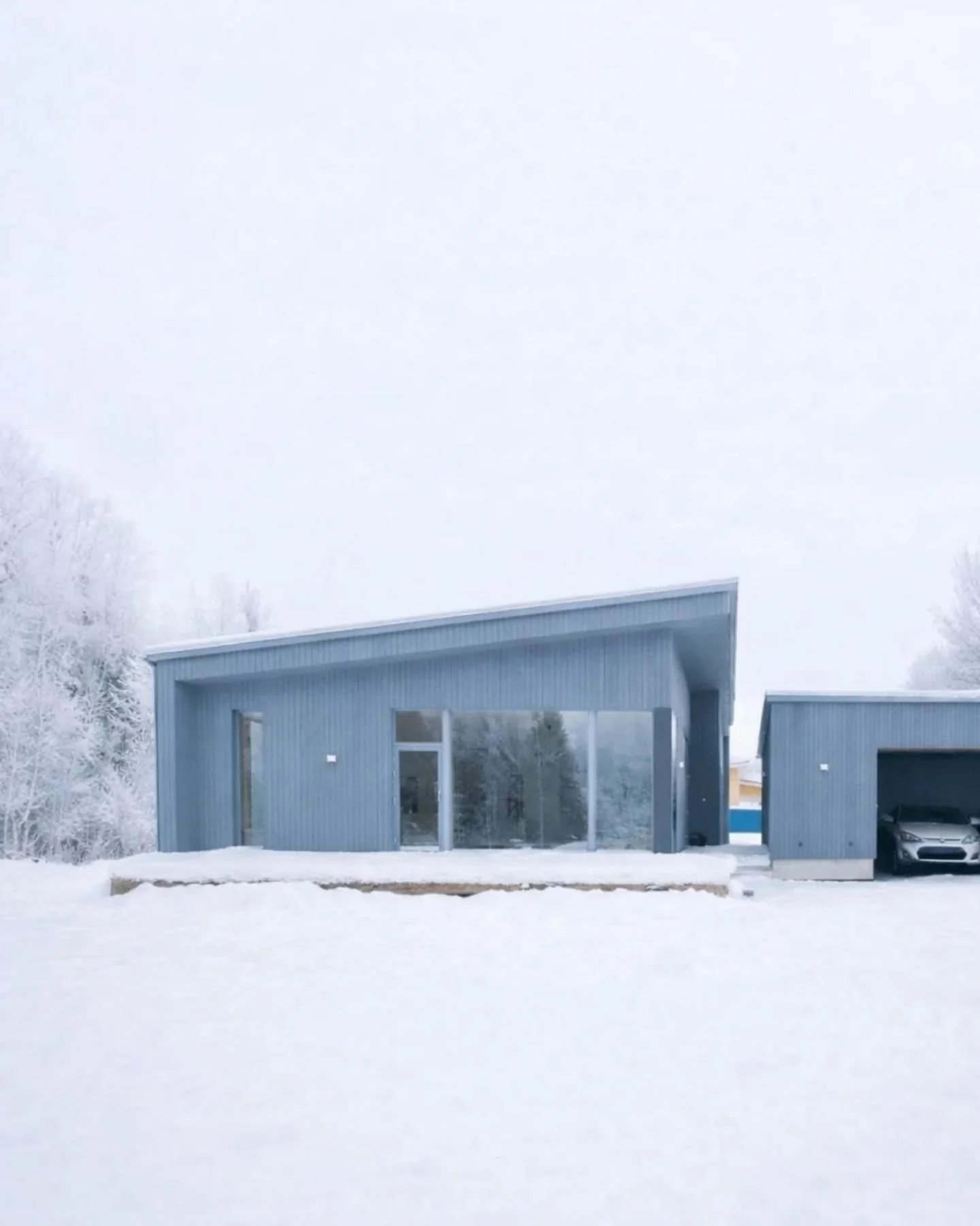 Terveiset kohdek&auml;ynnilt&auml;! 👋

Talvi ja pakkaset loi meille tunnelmalliset kuvausolosuhteet kun saatiin k&auml;yd&auml; @topiastolli kans kuvaamassa kaks viime kev&auml;&auml;n&auml; valmistunutta kohdetta.

T&auml;m&auml; koti sijaitsee oma