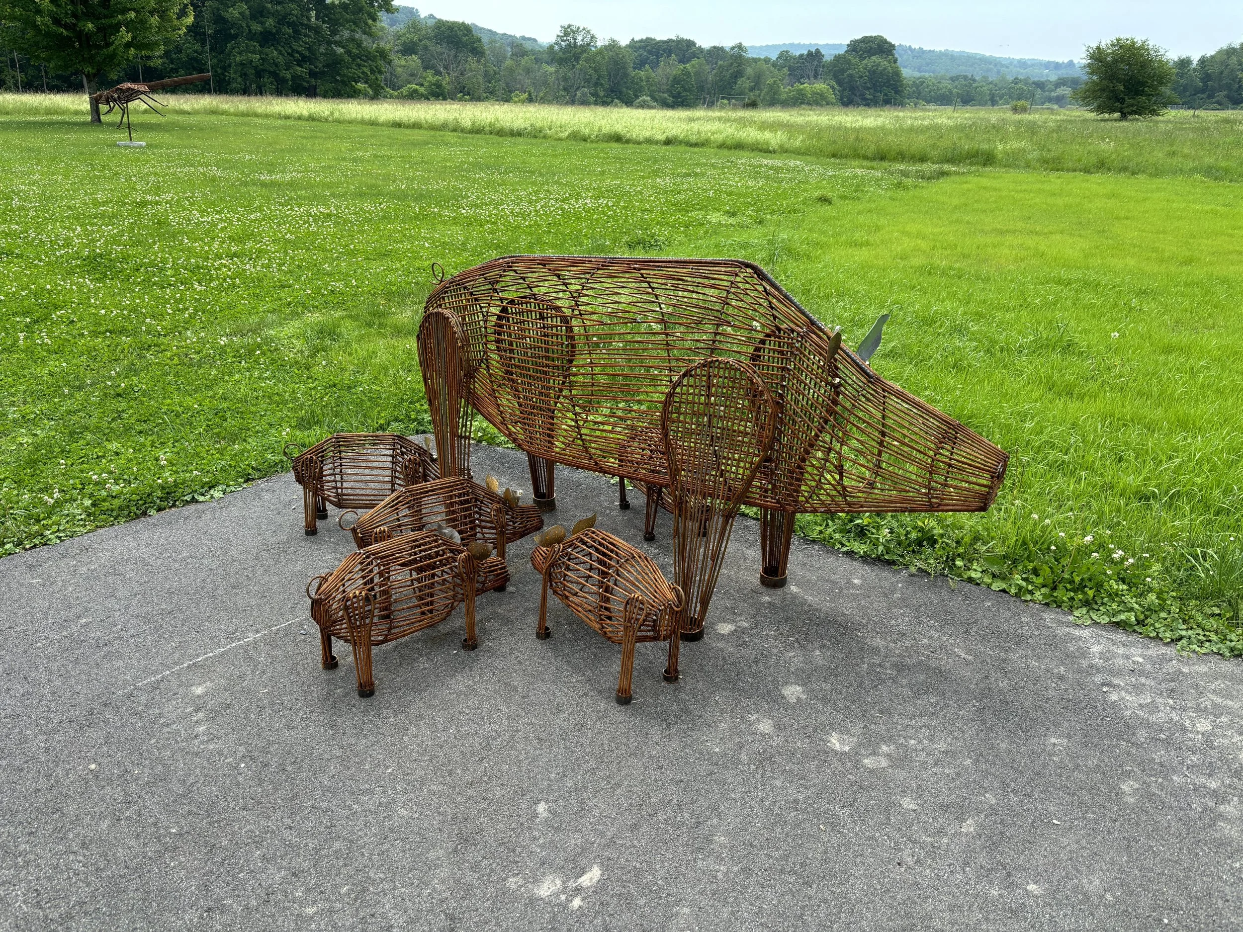 Pig (life size)
80”x18”x40”
$2150
Piglet (life size)
26"x8"x15"
$375