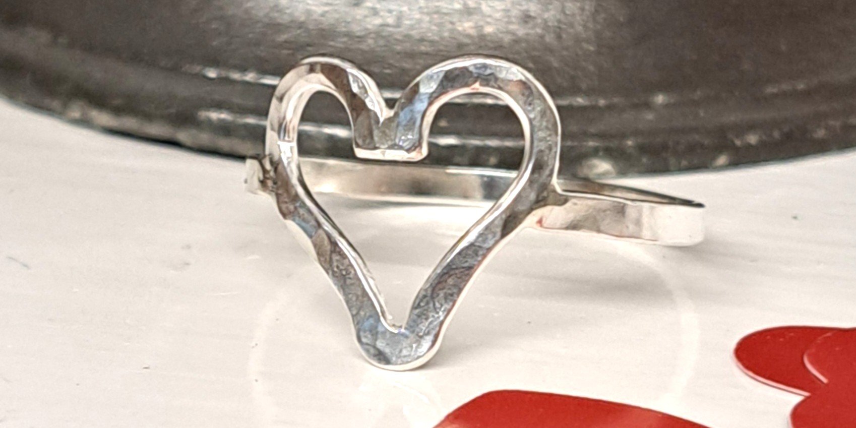 Hammered open heart silver ring - Size V