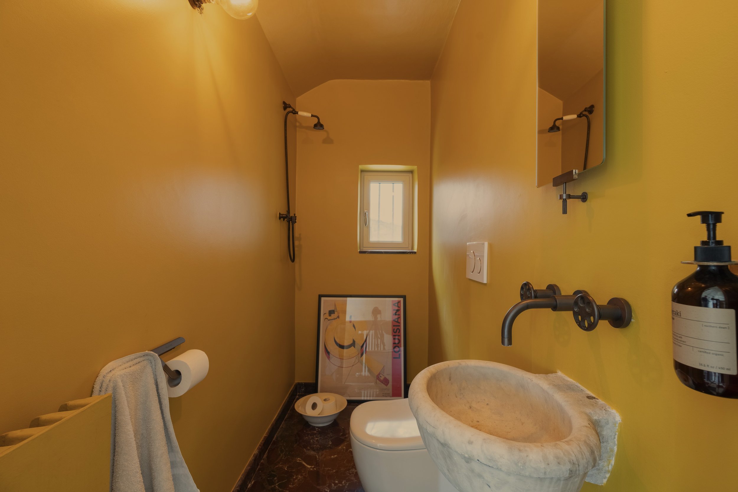 Villa_bath yellow.jpg
