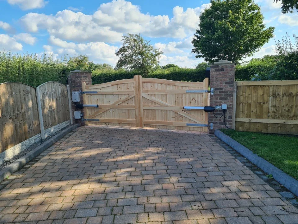Wood two leaf sommer twist brick.jpg