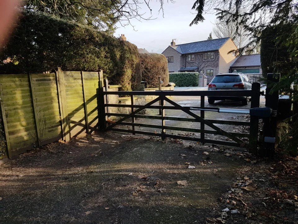 single leaf sommer wood gate.jpg