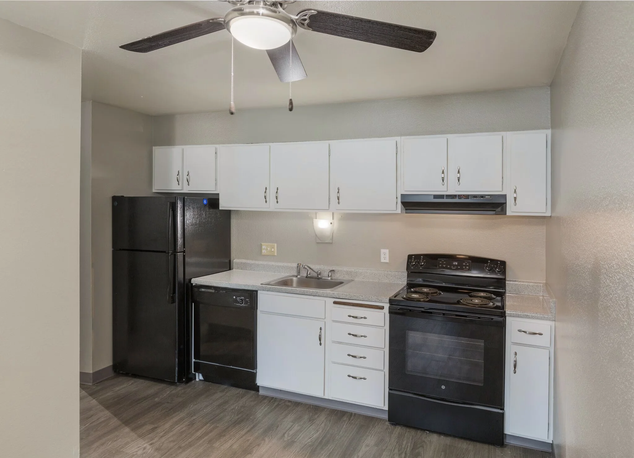 mason-manor-apartments-colorado-springs-co-primary-photo (1).jpg