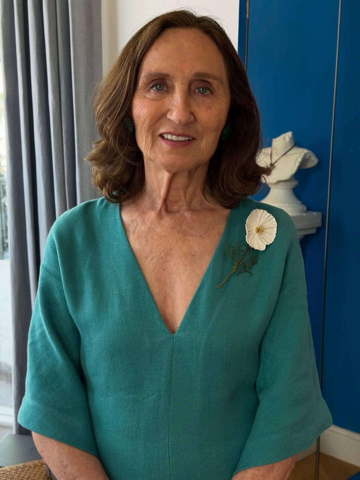 A treat to see Luz Camino again and her beautiful creations that are all made in Madrid. Her work is being exhibited @louisaguinnessgallery #jewellery #floral #enamel #collect in my book #collectcontempoaryjewelry which was published 13 years ago, ca