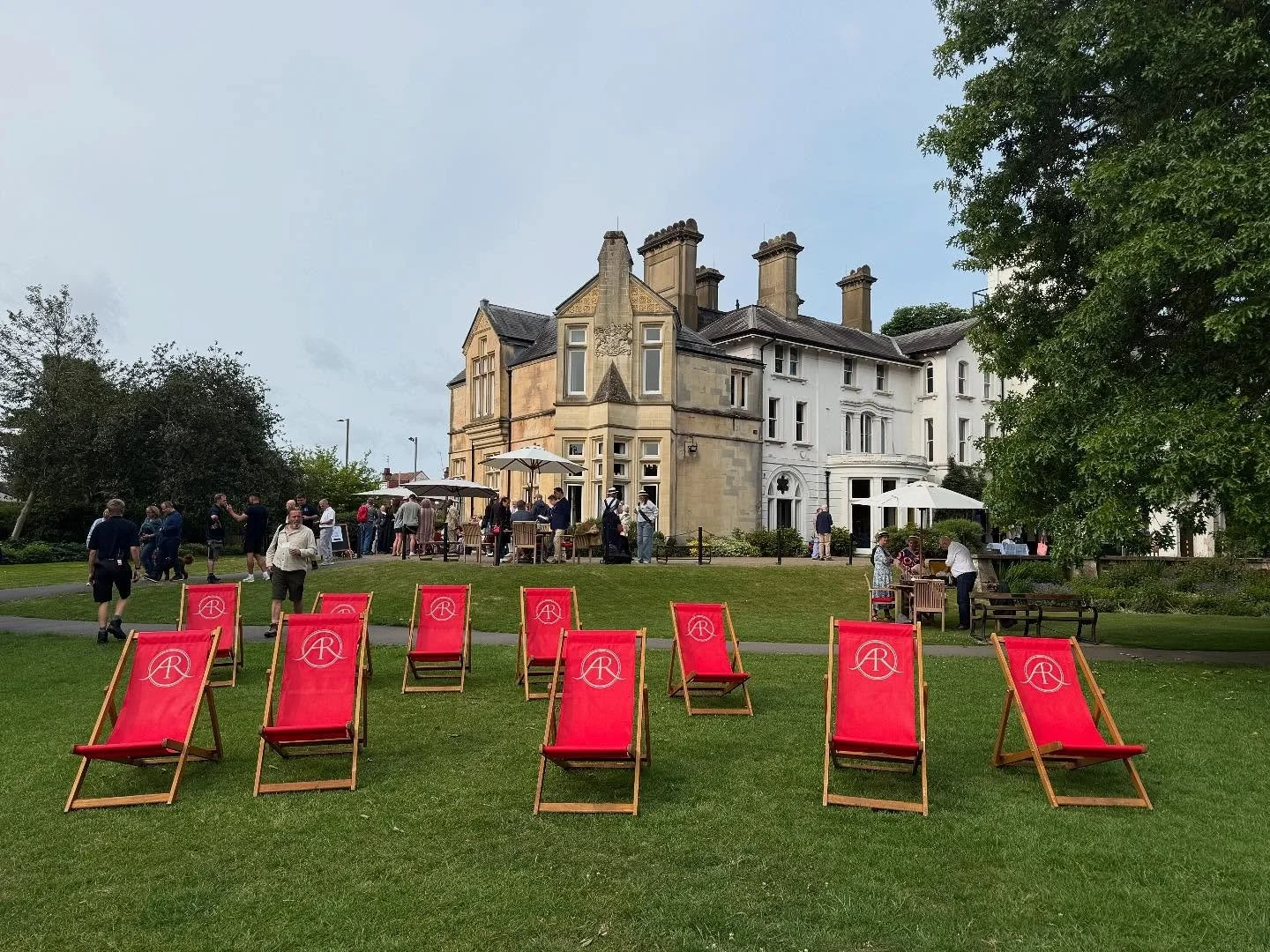 All set for filming BBC Antiques Roadshow series 48 at Stephen&rsquo;s House .. looking forward to discovering some jewelled treasures with my partner in crime @geoffreymunn @bbcantiquesroadshow #jewels #discovery