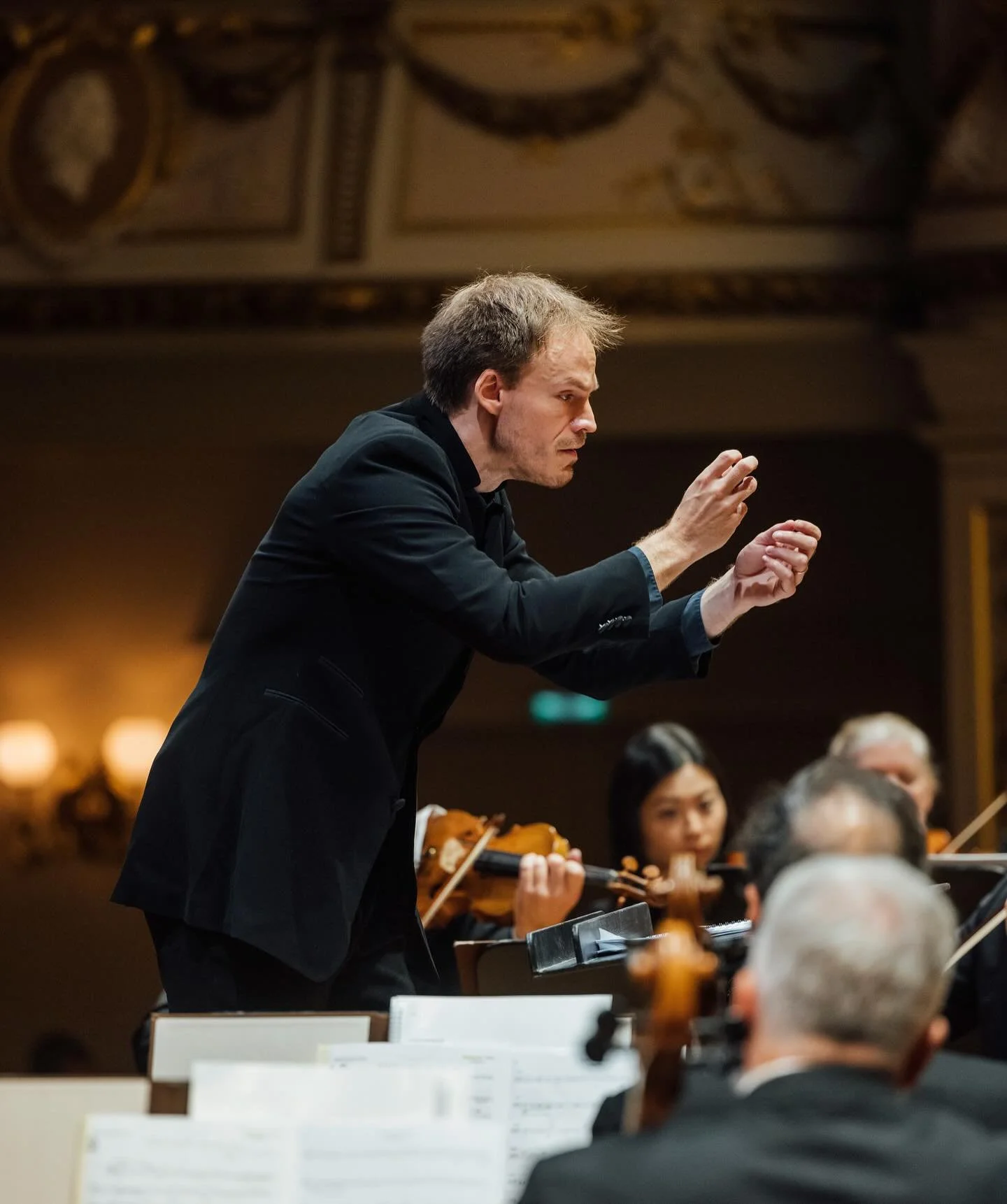 After his celebrated debut last year, Finnegan Downie Dear returned this week to the Staatskapelle Dresden. 
The program explored light and darkness - opening with Haydn&lsquo;s &bdquo;Trauer-Symphonie&ldquo;, followed by Thomas Ad&egrave;s&lsquo;s &
