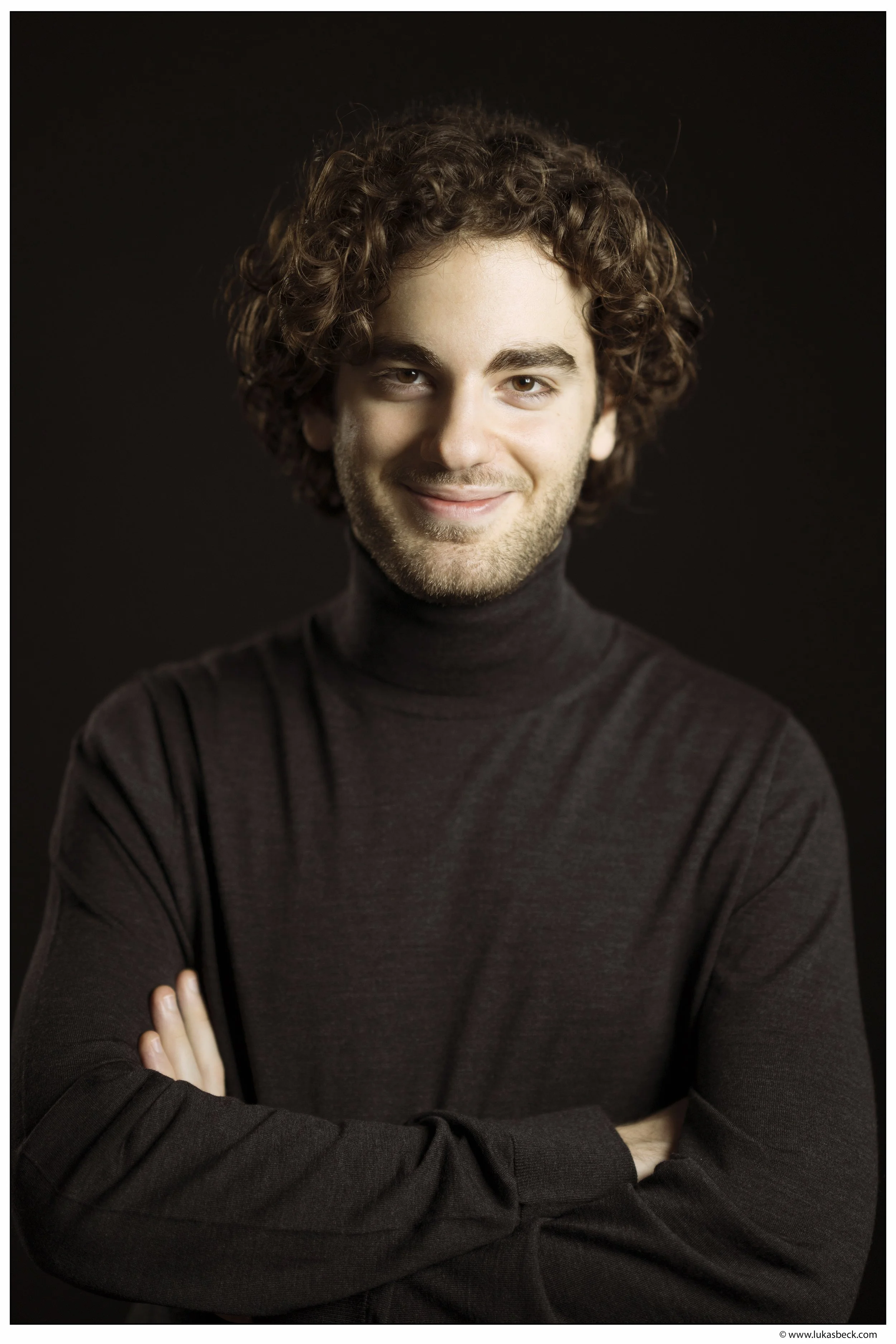 Emmanuel Tjeknavorian dirigiert die Neuproduktion von Un ballo beim Maggio Musicale Fiorentino Festival: