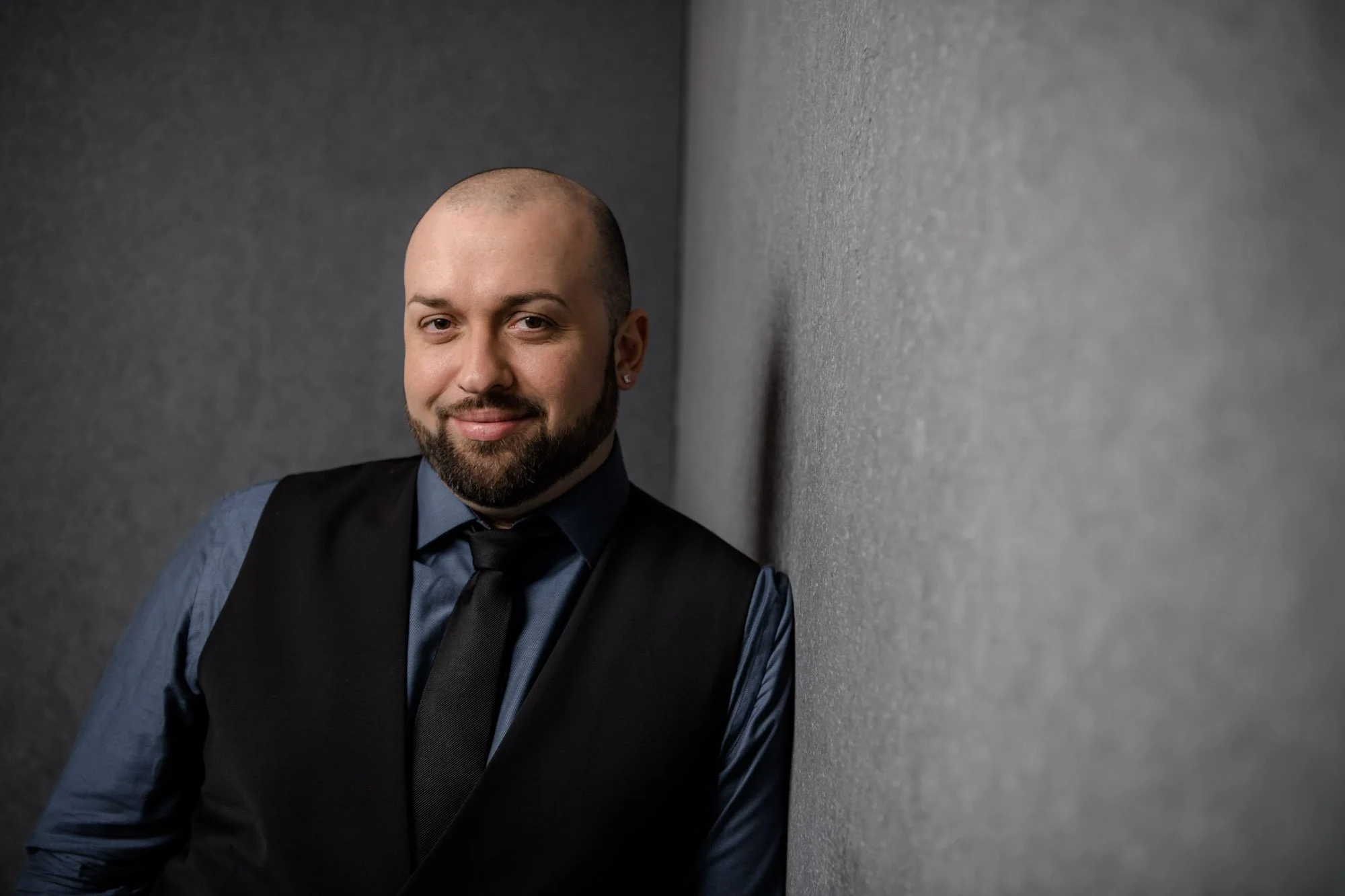 Bogdan Talos als Ferrando in der Neuproduktion von Il trovatore an der Deutschen Oper amRhein