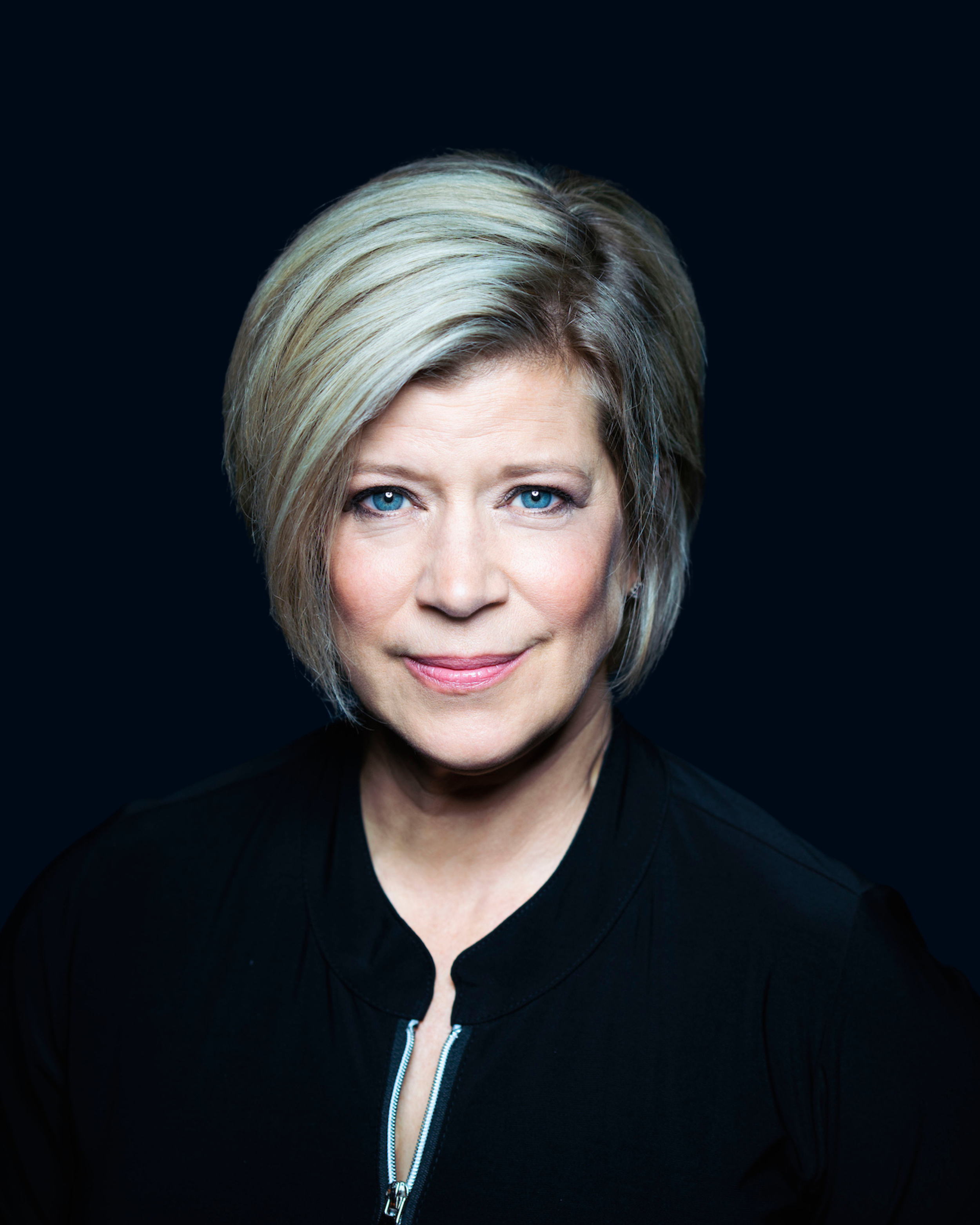 Karen Kamensek dirigiert die Uraufführung einer Philip-Glass-Sinfonie in Tanglewood