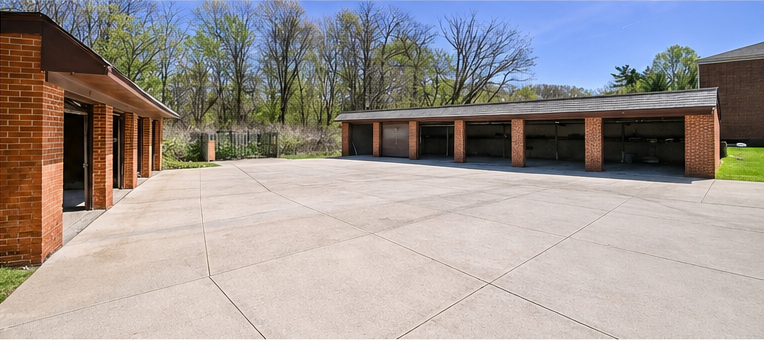 885 S. Green Garage & Driveway.png