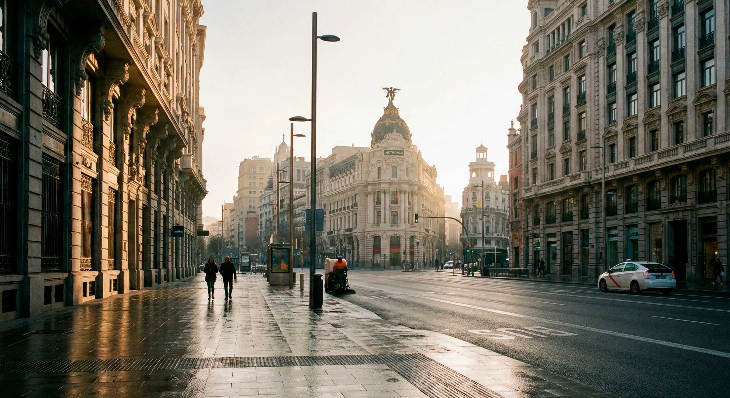 Gran Vía temprano: la mejor hora para empezar Madrid sin correr