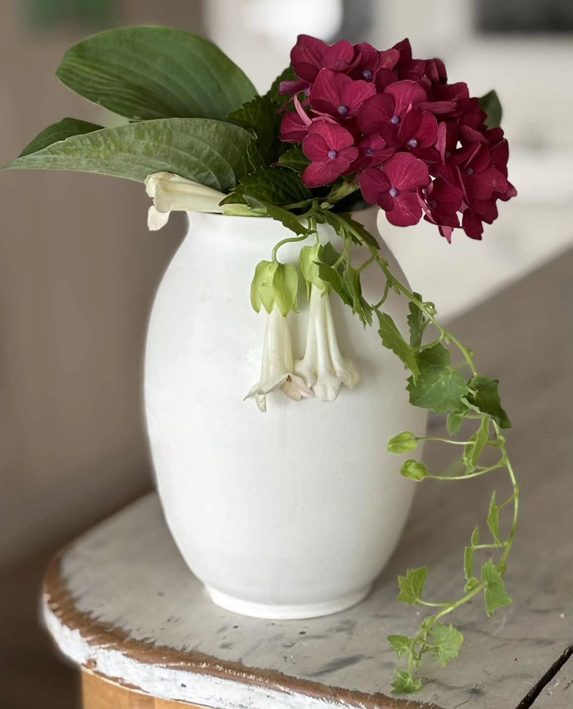 - Classic -
Spring 2025
Whether in Jingdezhen, Meissen or Limoges, it'll light up the room
.
.
.
#porcelain #ceramics #pottery #handmade  #ceramicart #crystallineceramics  #crystallineglaze #porcelainart  #studioceramics #contemporaryceramics #crysta